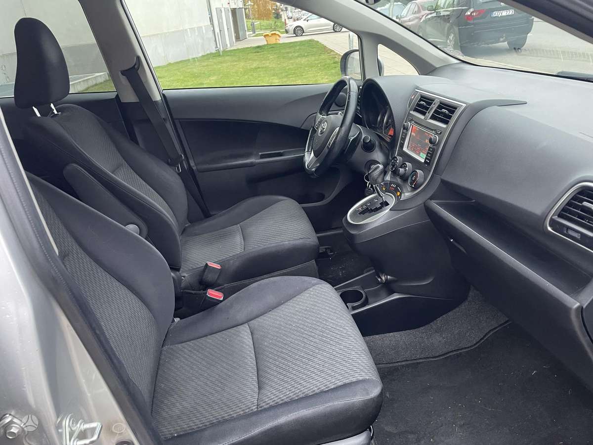Toyota Verso-S 2011 — photo 25