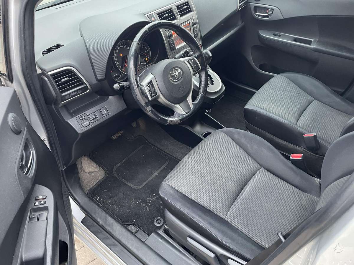 Toyota Verso-S 2011 — photo 26