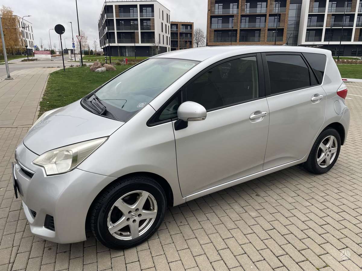 Toyota Verso-S 2011 — engine 1300 cm³, 99 HP (73kW)