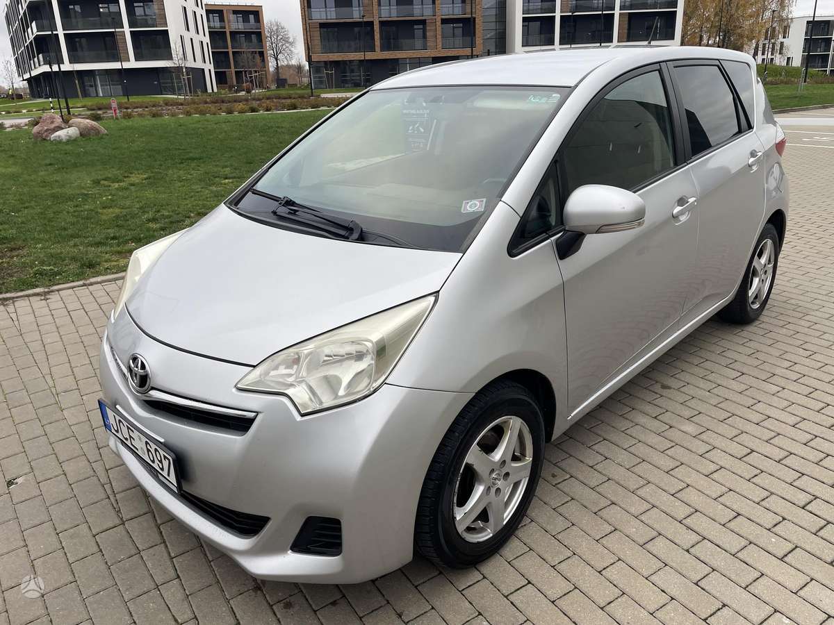 Toyota Verso-S 2011 — photo 5