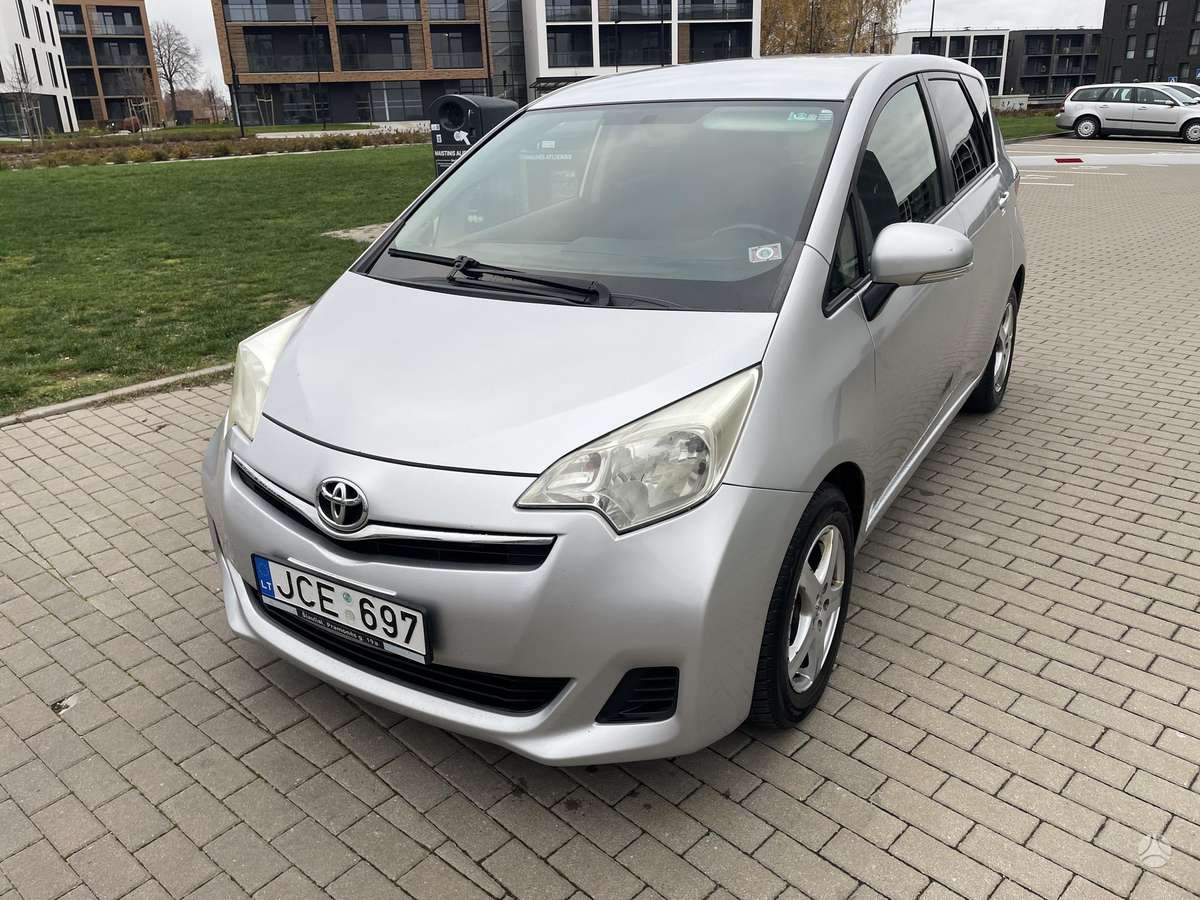 Toyota Verso-S 2011 — photo 6