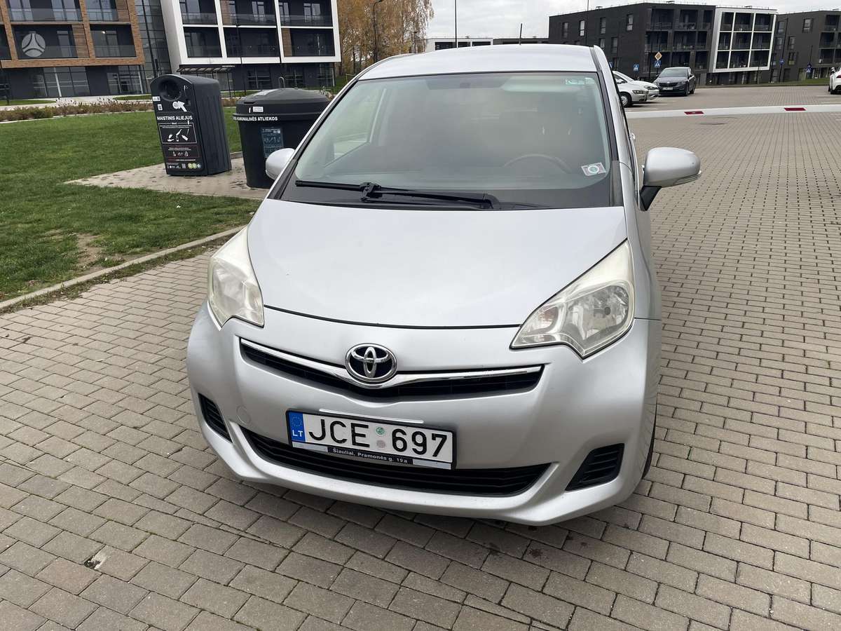 Toyota Verso-S 2011 — photo 7