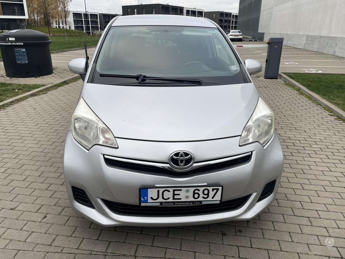 Toyota Verso-S 2011 — photo 8