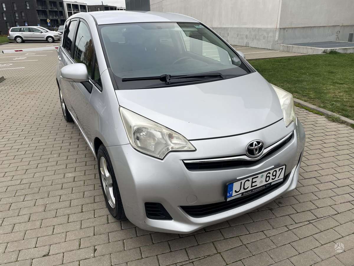 Toyota Verso-S 2011 — photo 9