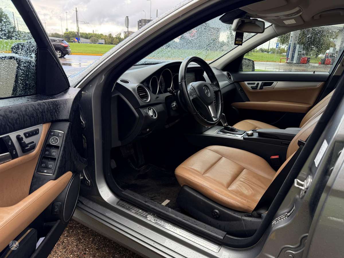 Mercedes-Benz C220 2012 — photo 14