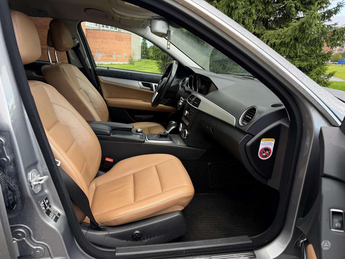 Mercedes-Benz C220 2012 — photo 16