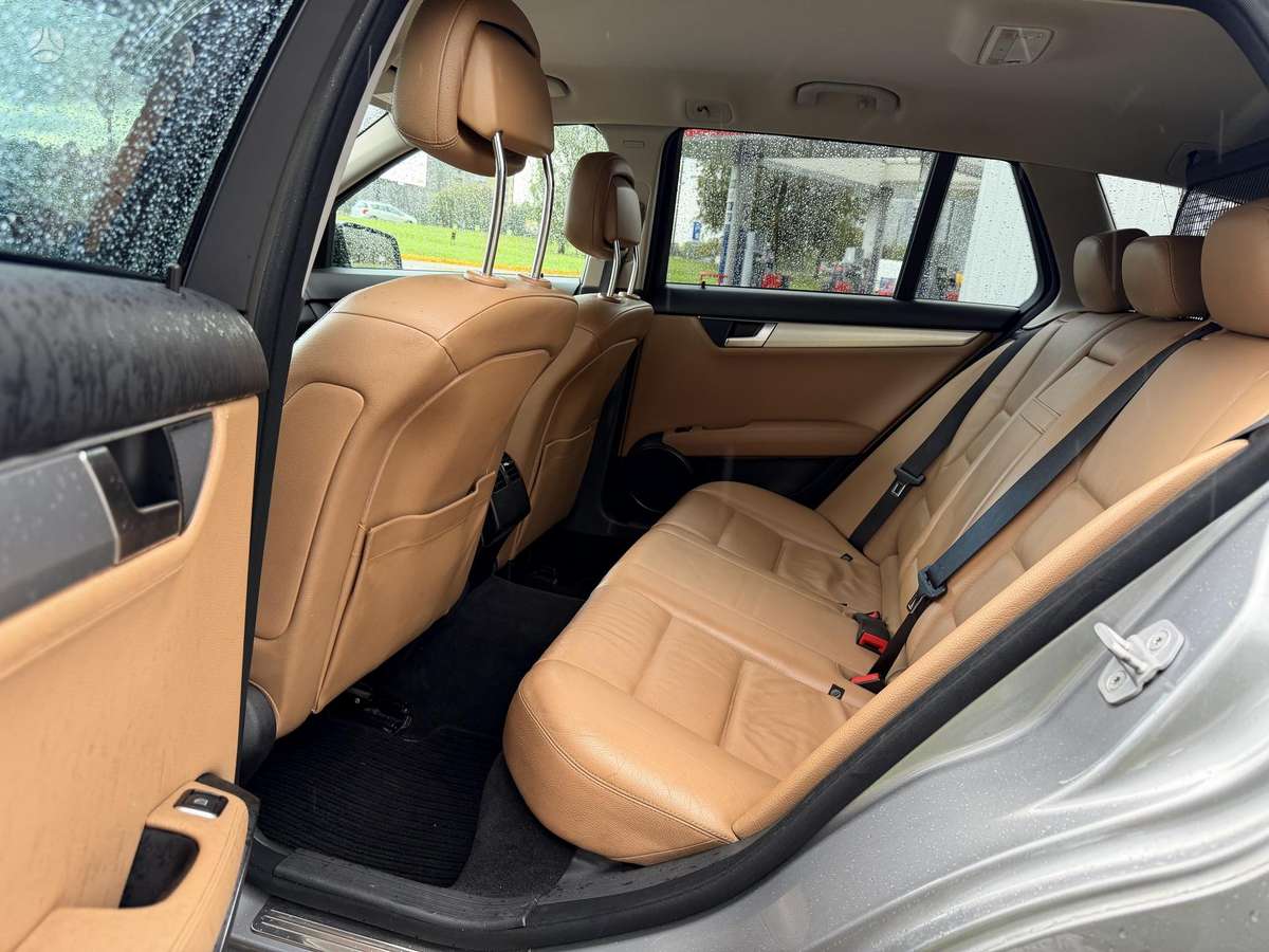 Mercedes-Benz C220 2012 — photo 17