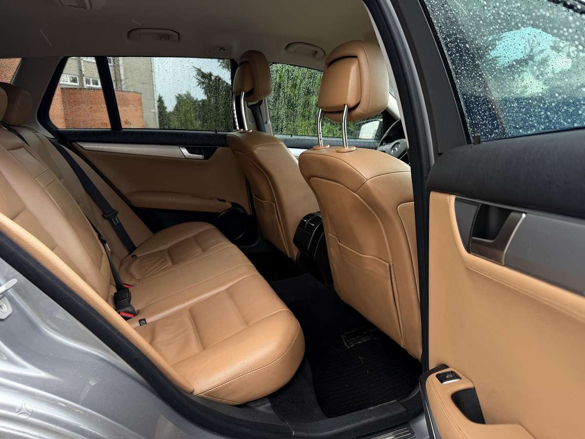 Mercedes-Benz C220 2012 — photo 18