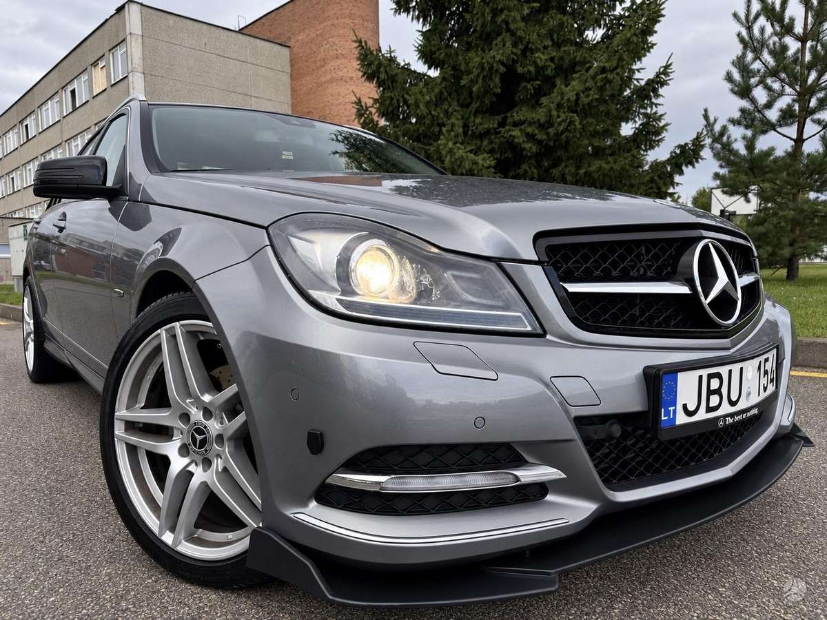 Mercedes-Benz C220 2012 — rear view