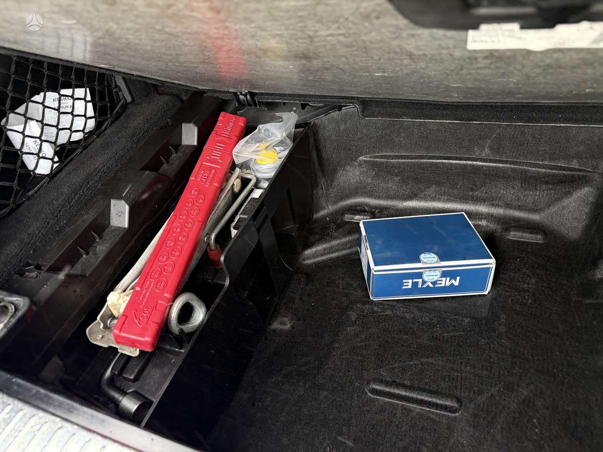 Mercedes-Benz C220 2012 — photo 20