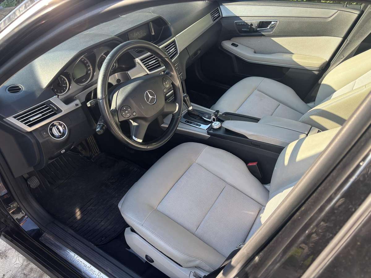 Mercedes-Benz E250 2010 — photo 10