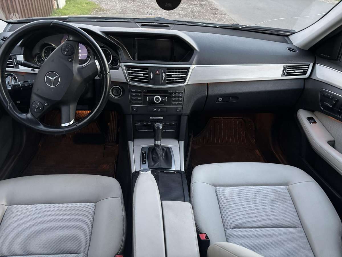 Mercedes-Benz E250 2010 — photo 11