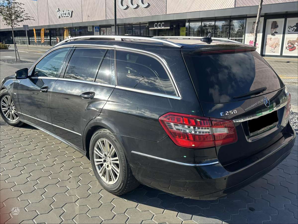 Mercedes-Benz E250 2010 — rear view
