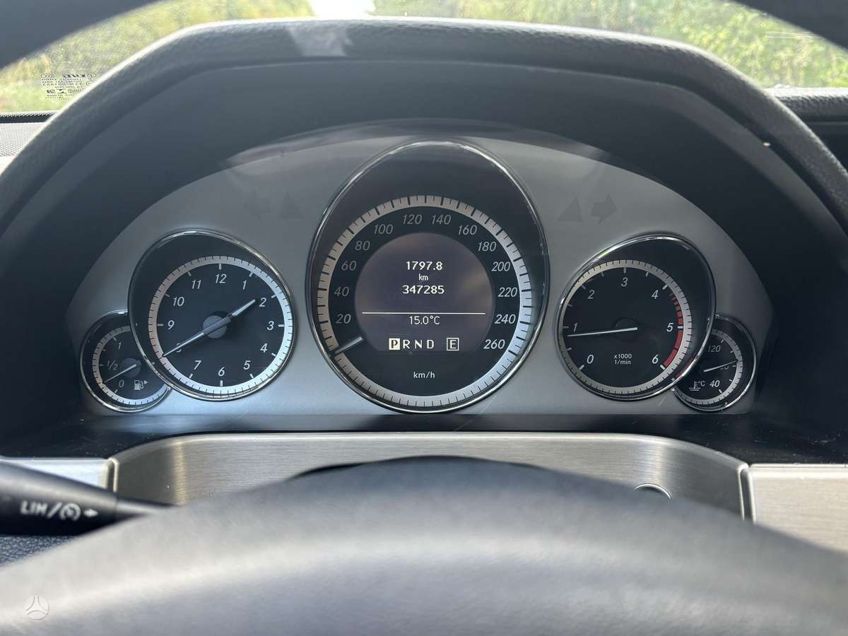 Mercedes-Benz E250 2010 — photo 8
