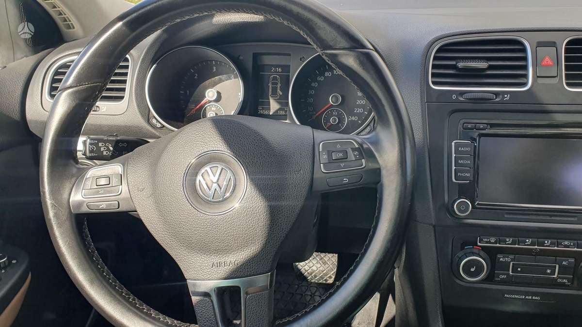 Volkswagen Golf 2010 — photo 16