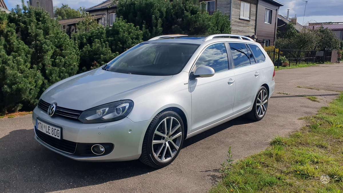 Volkswagen Golf 2010 — rear view