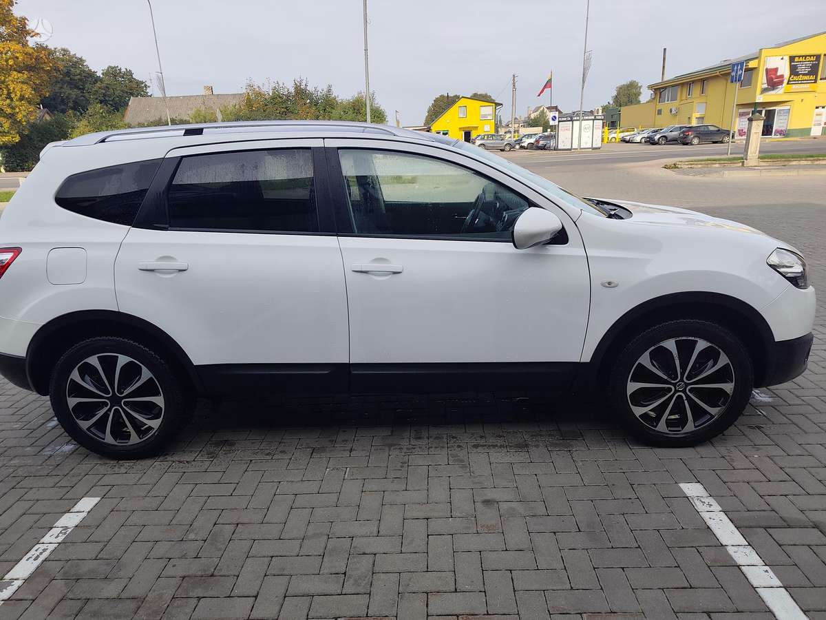Nissan Qashqai+2 2012 — двигун 1598 cm³, 131 HP (96kW)