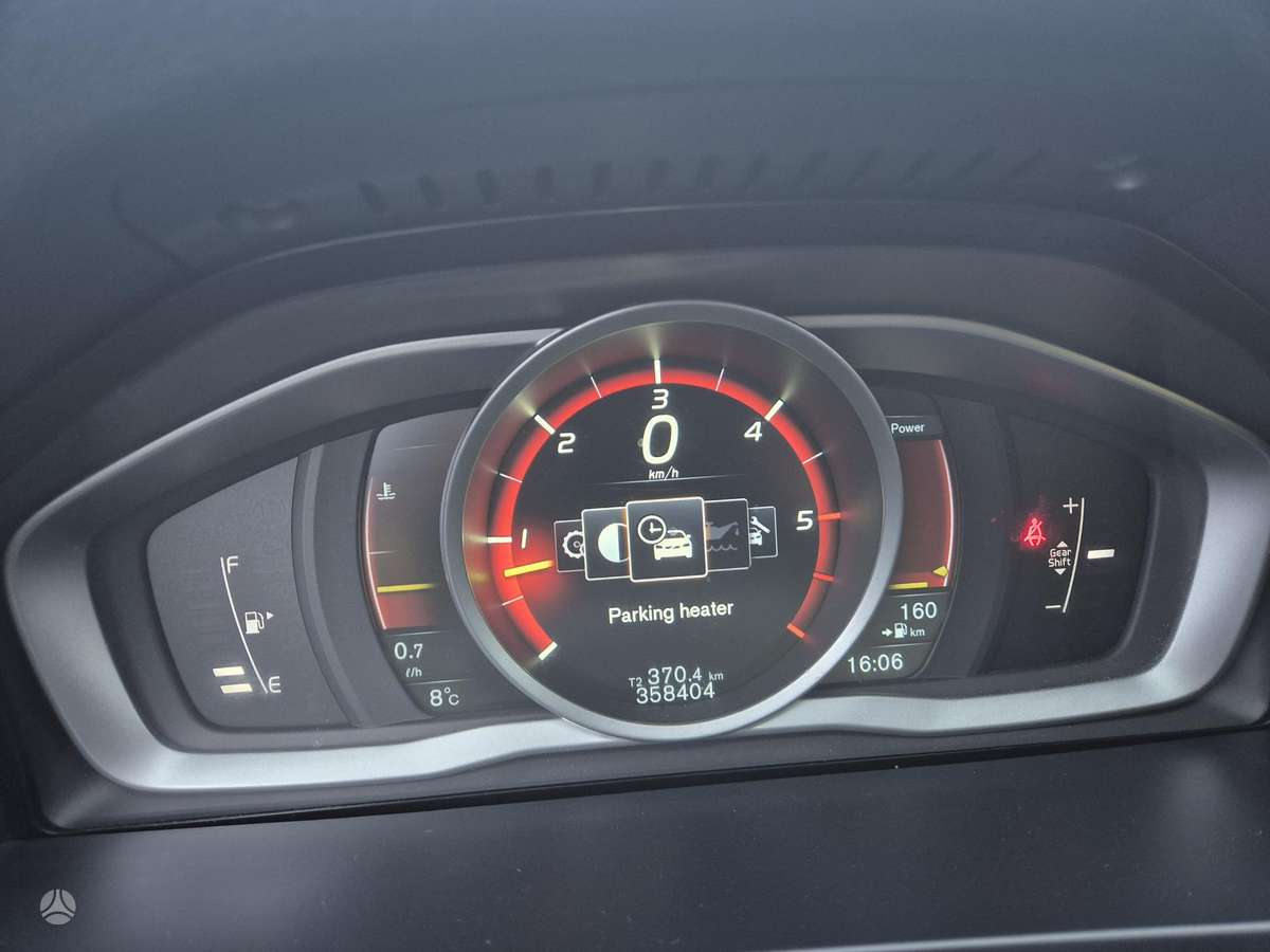 Volvo V60 2015 — photo 11