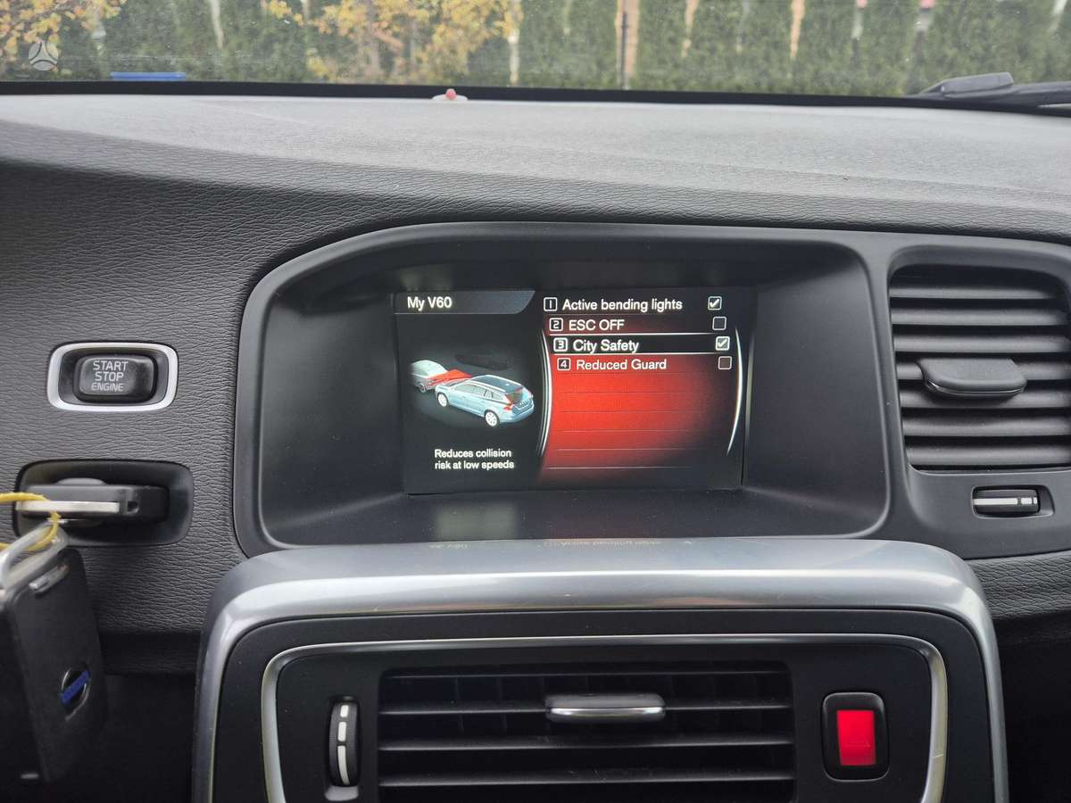 Volvo V60 2015 — photo 12