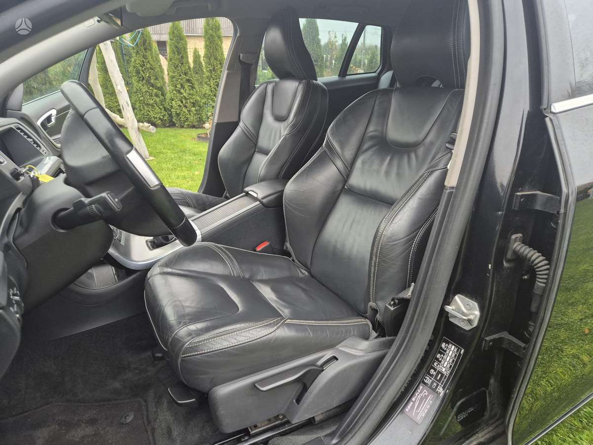 Volvo V60 2015 — photo 15