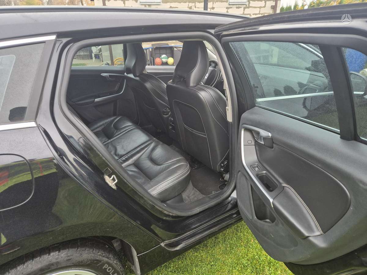 Volvo V60 2015 — photo 17