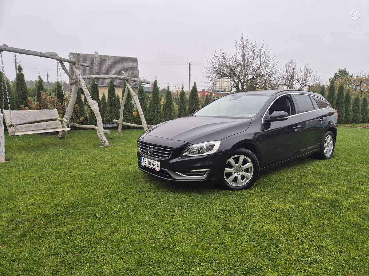Volvo V60 2015 — rear view