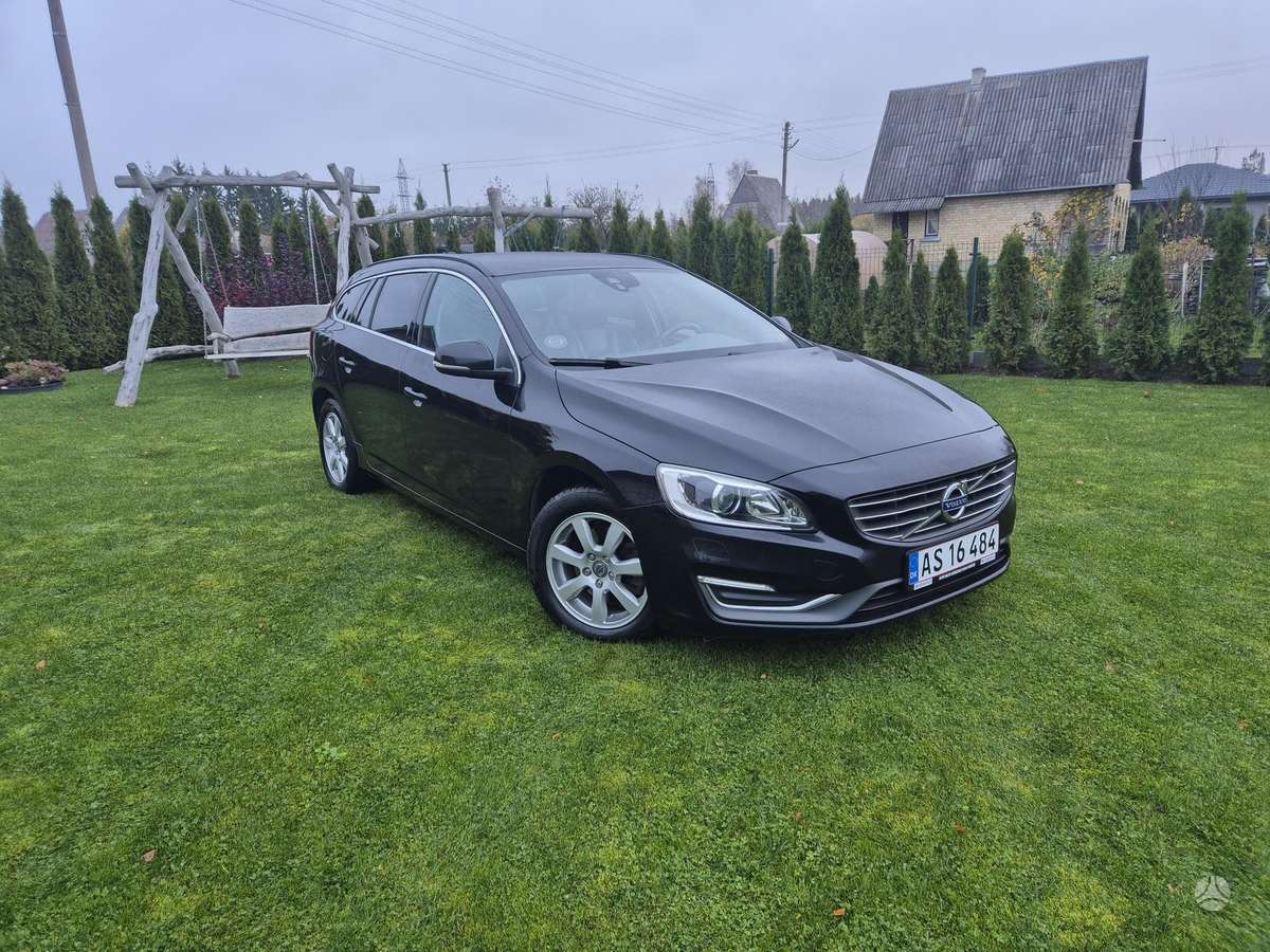 Volvo V60 2015 — interior