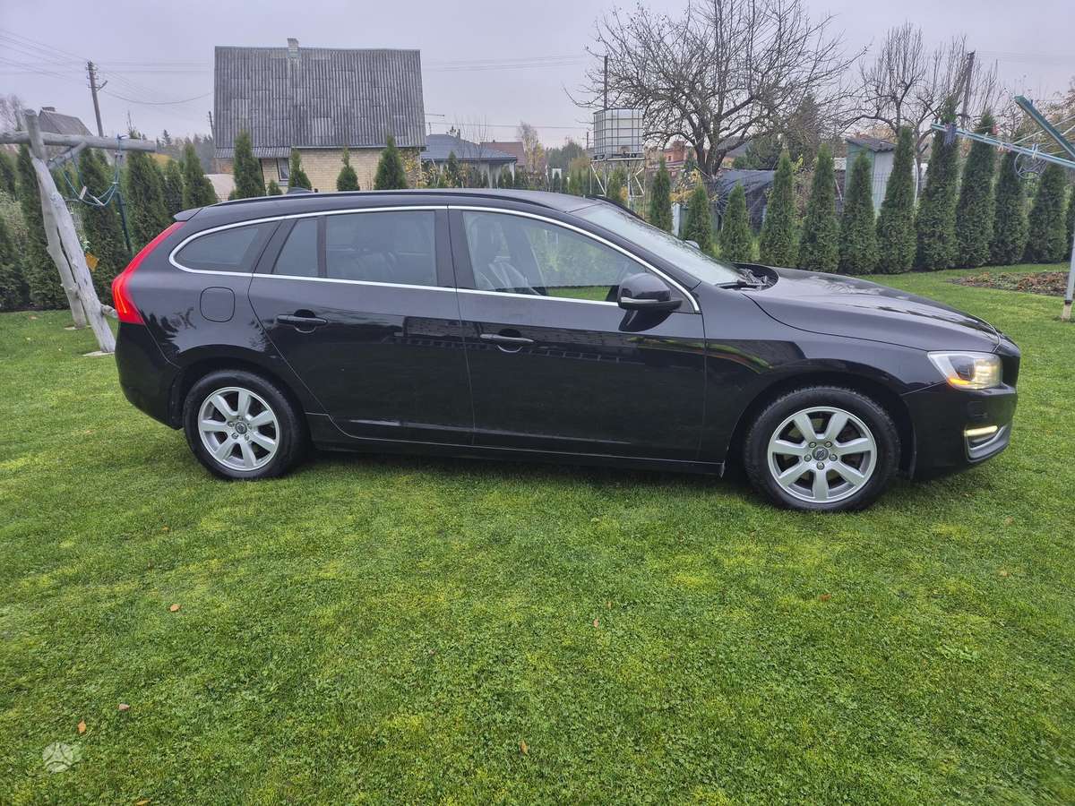 Volvo V60 2015 — engine 1984 cm³, 136 HP (100kW)