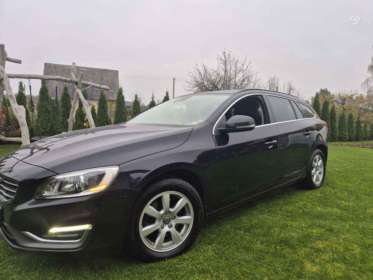 Volvo V60 2015 — photo 8