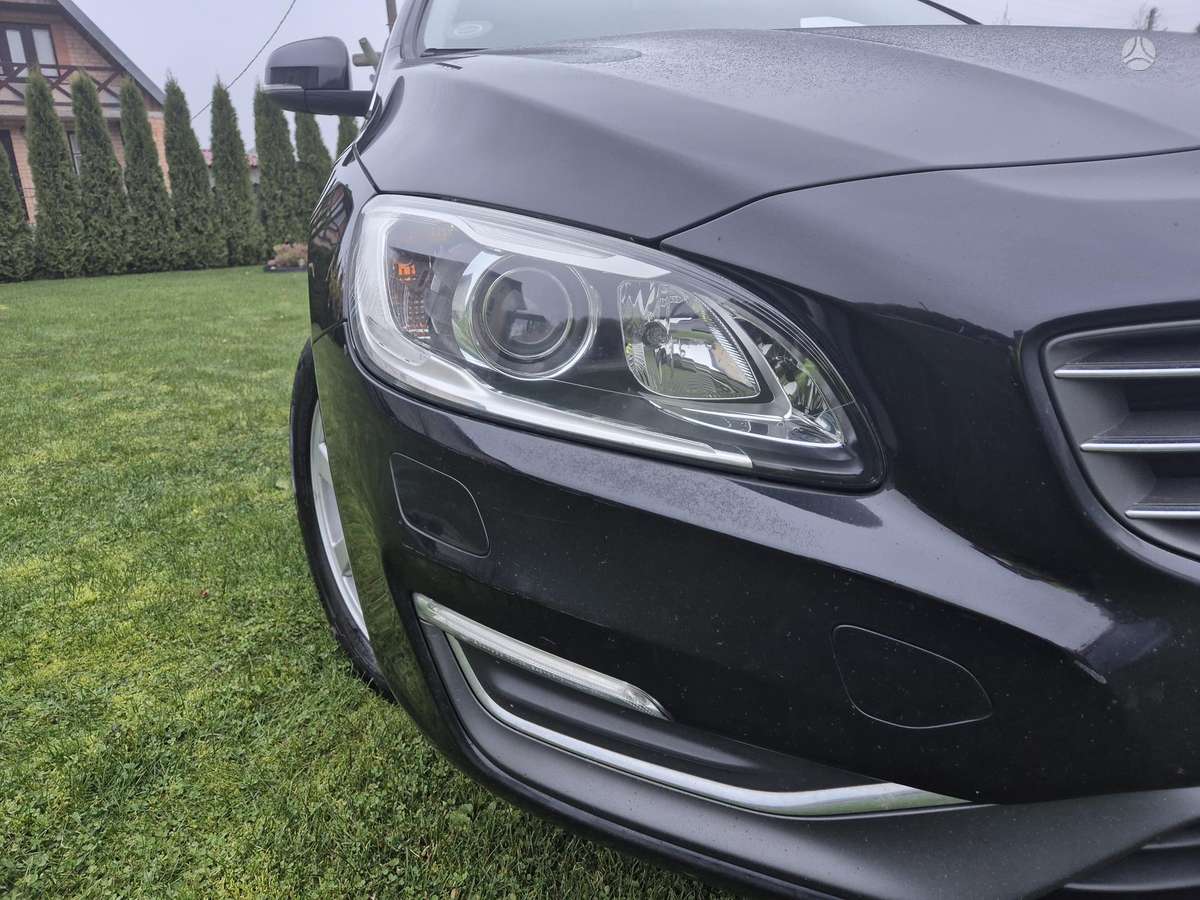 Volvo V60 2015 — photo 9