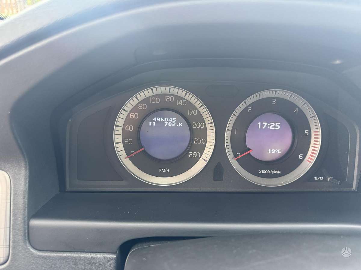 Volvo XC70 2010 — photo 12