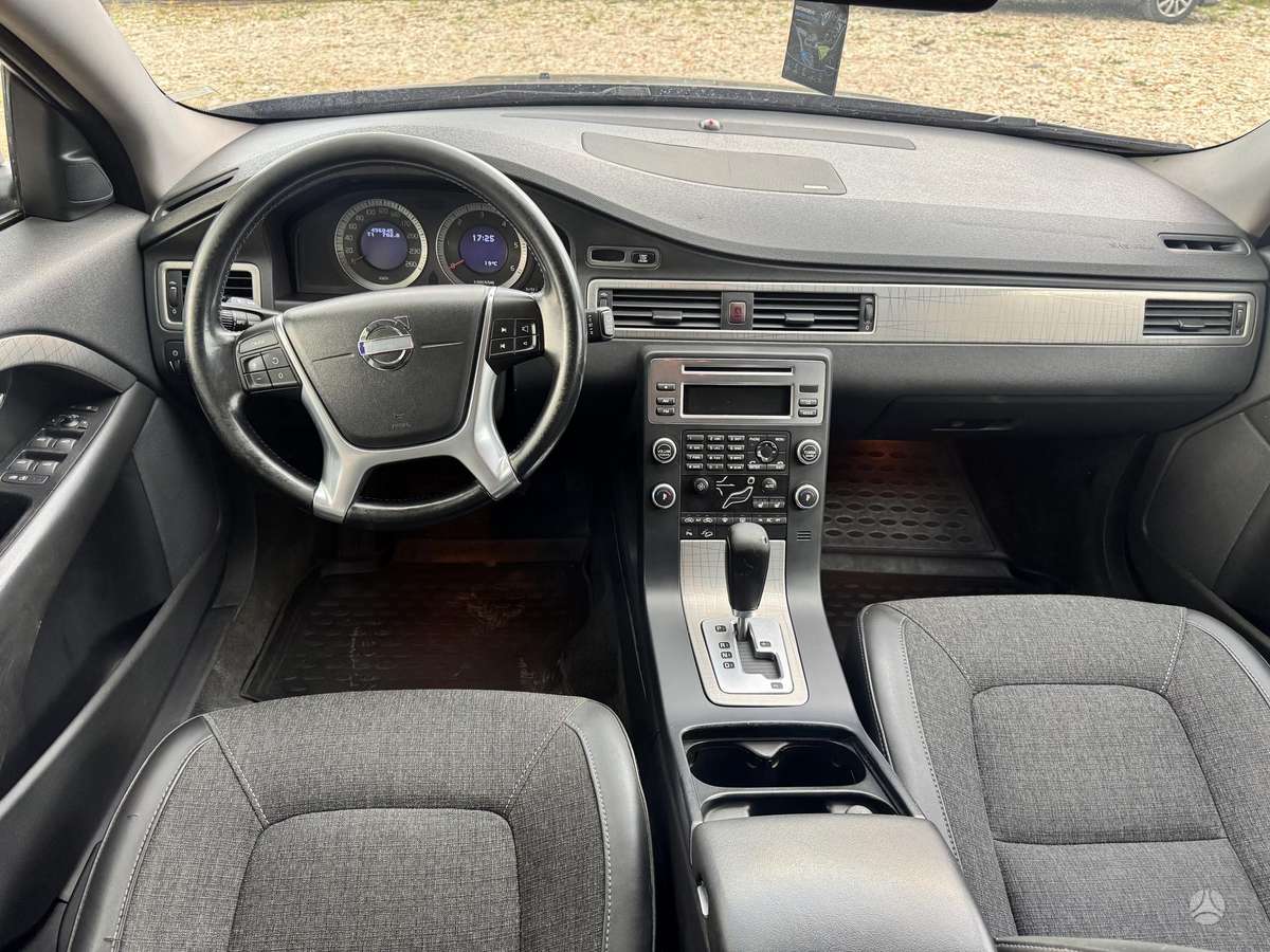 Volvo XC70 2010 — photo 6