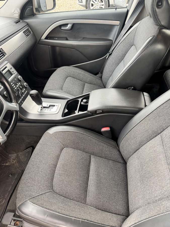 Volvo XC70 2010 — photo 7