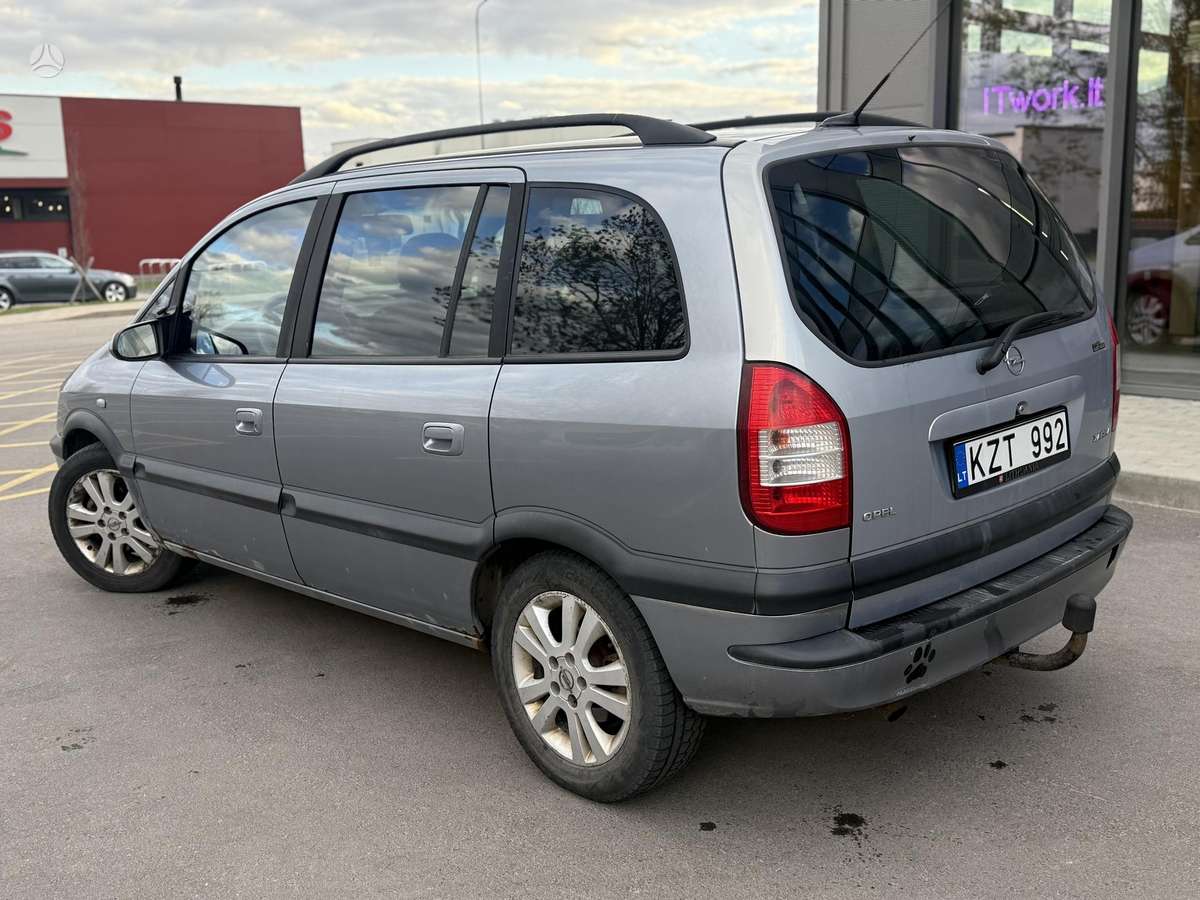 Opel Zafira 2004 — interior