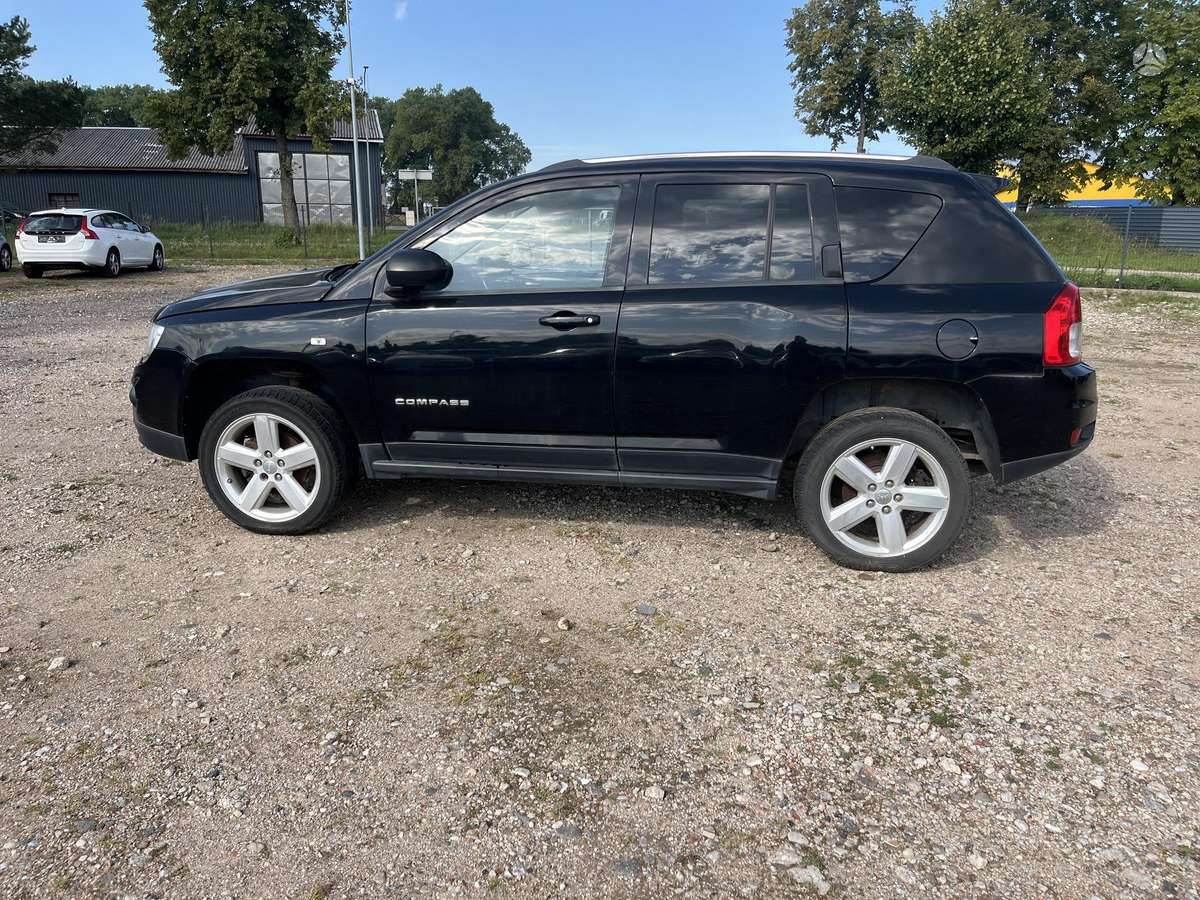 Jeep Compass 2012 — фото 12