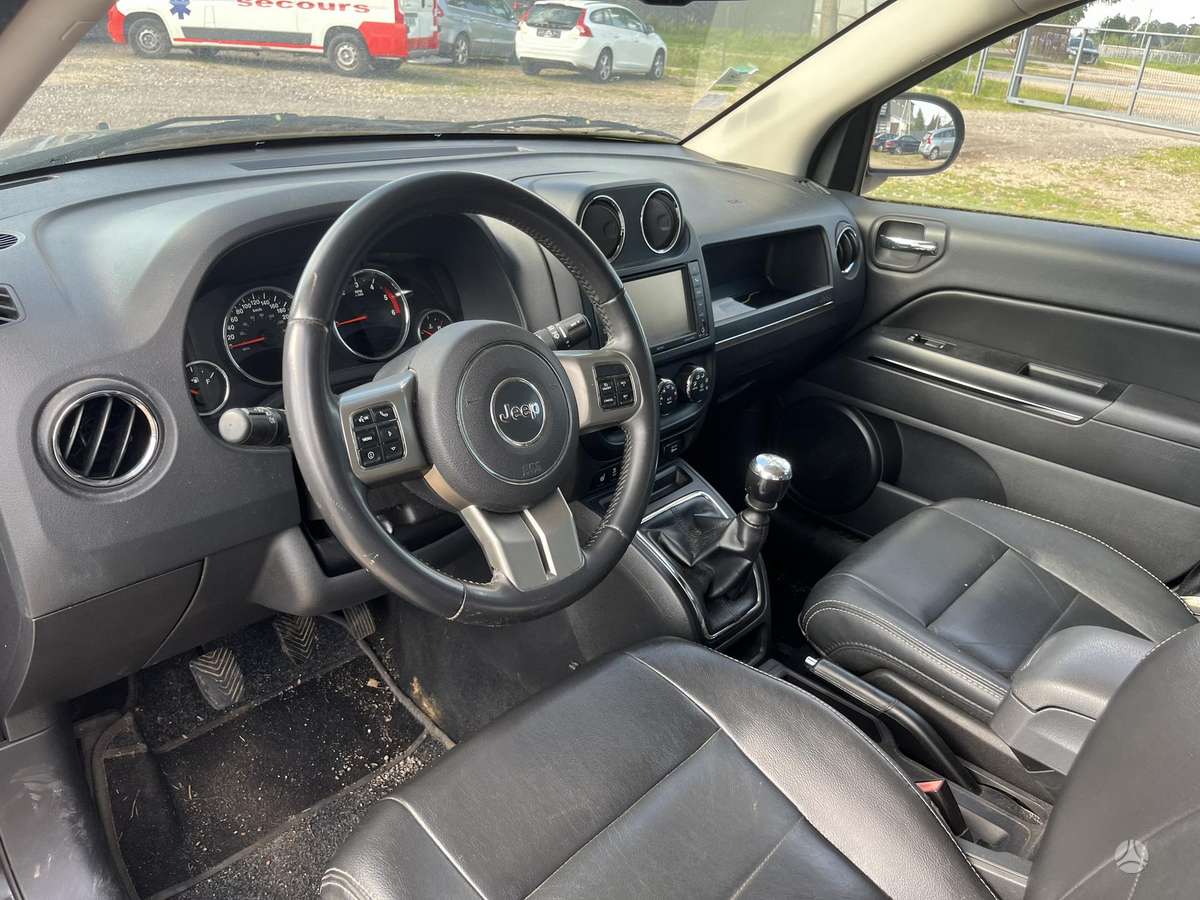 Jeep Compass 2012 — фото 15
