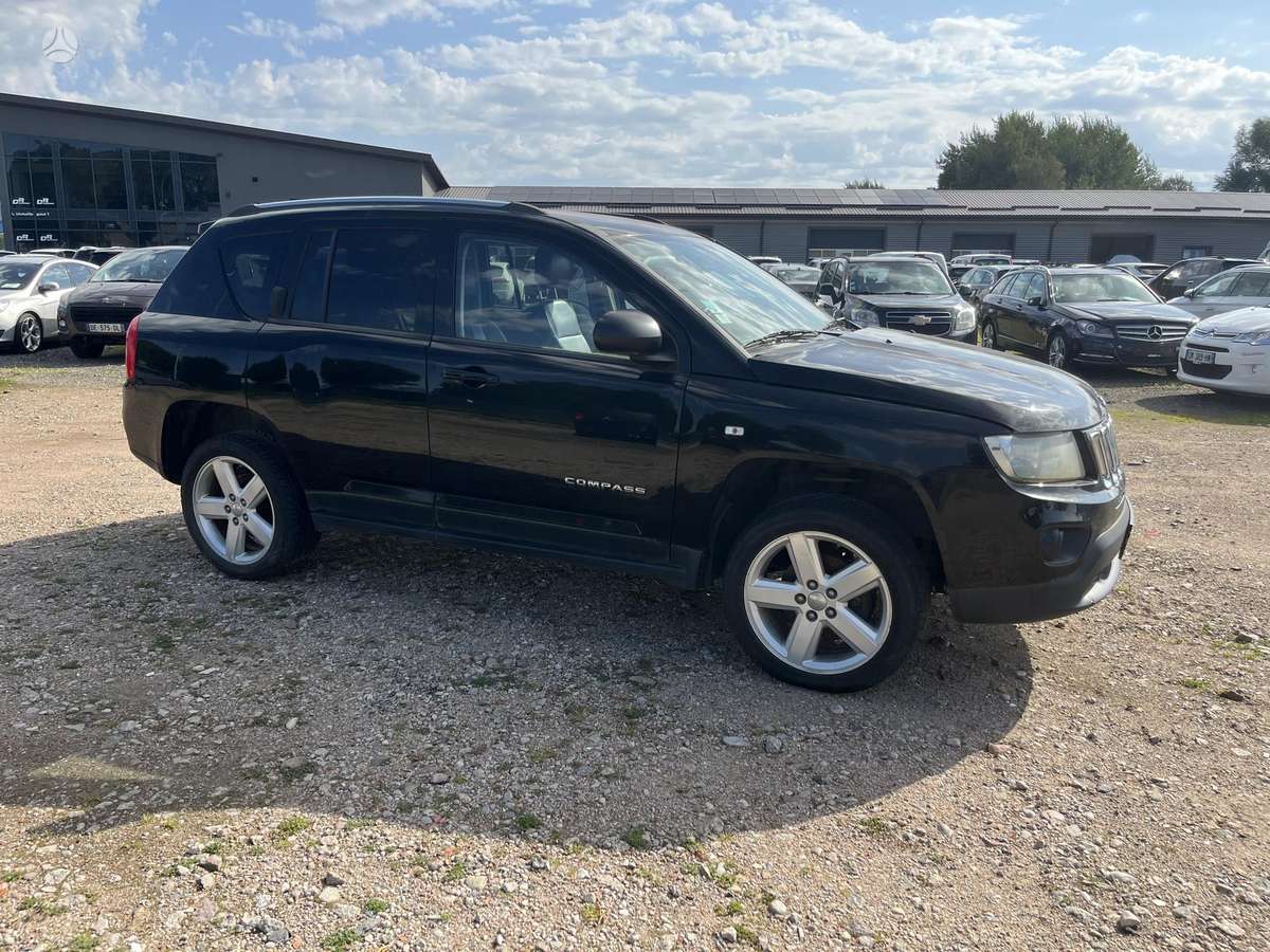 Jeep Compass 2012 — вигляд ззаду