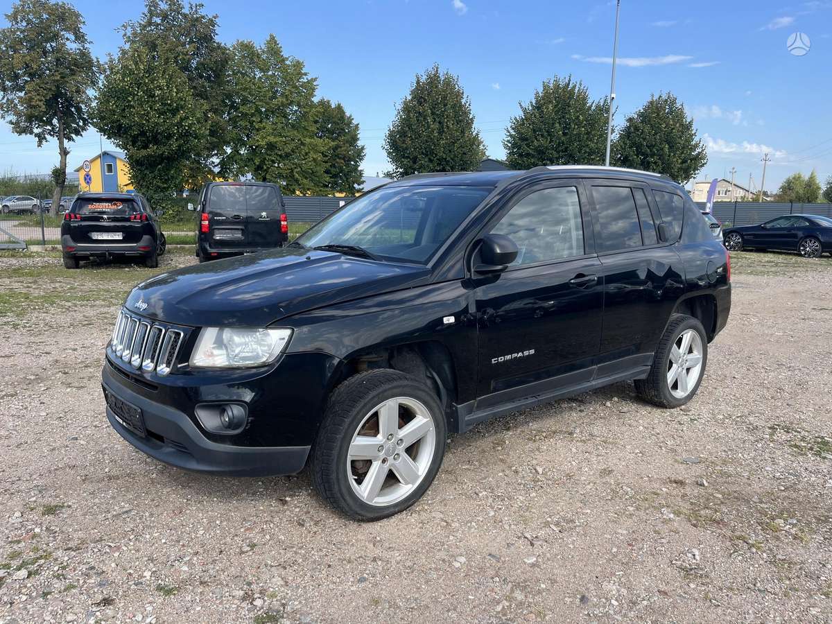 Jeep Compass 2012 — салон