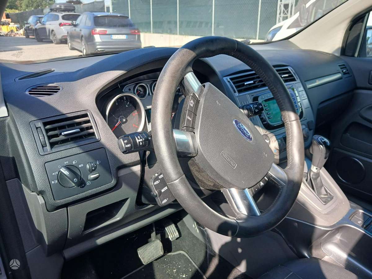 Ford Kuga 2011 — photo 10