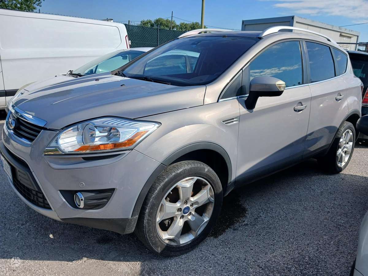 Ford Kuga 2011 — rear view