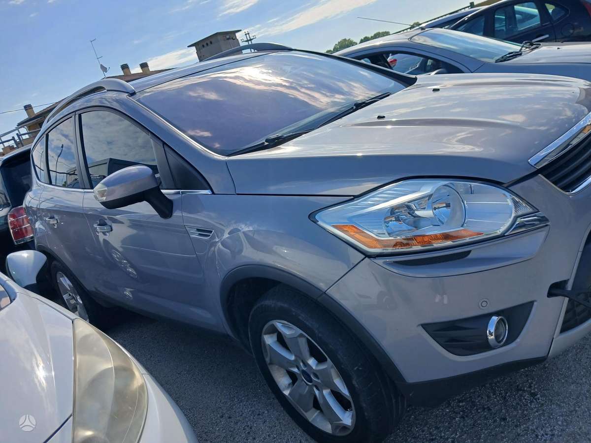Ford Kuga 2011 — interior