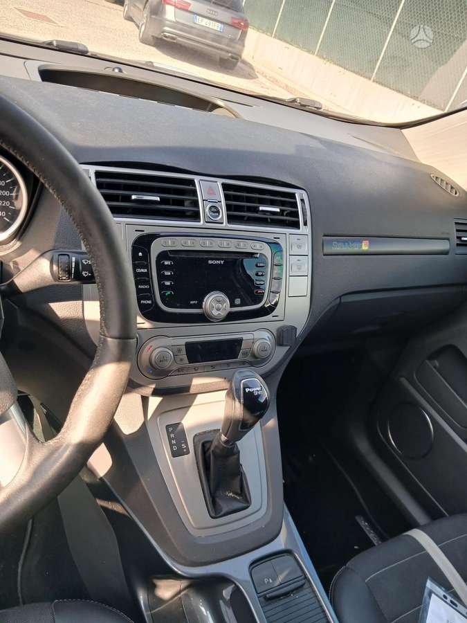 Ford Kuga 2011 — photo 8