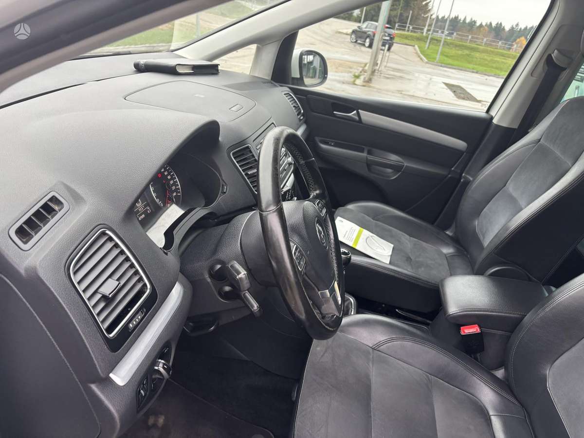 Volkswagen Sharan 2011 — photo 12