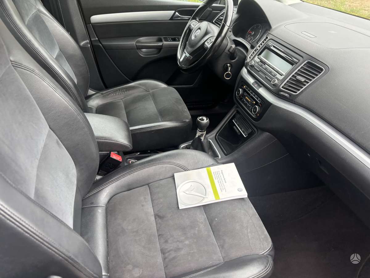 Volkswagen Sharan 2011 — photo 15