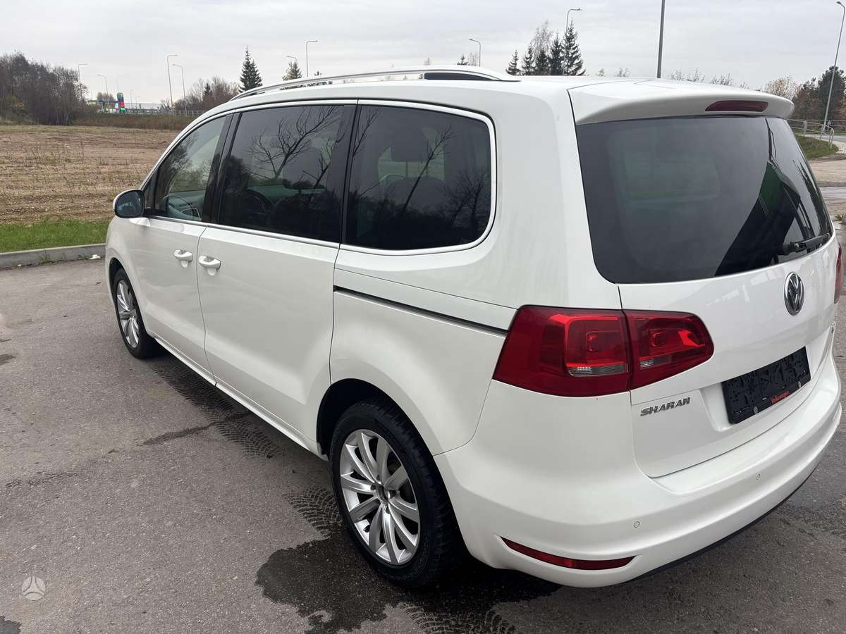 Volkswagen Sharan 2011 — rear view