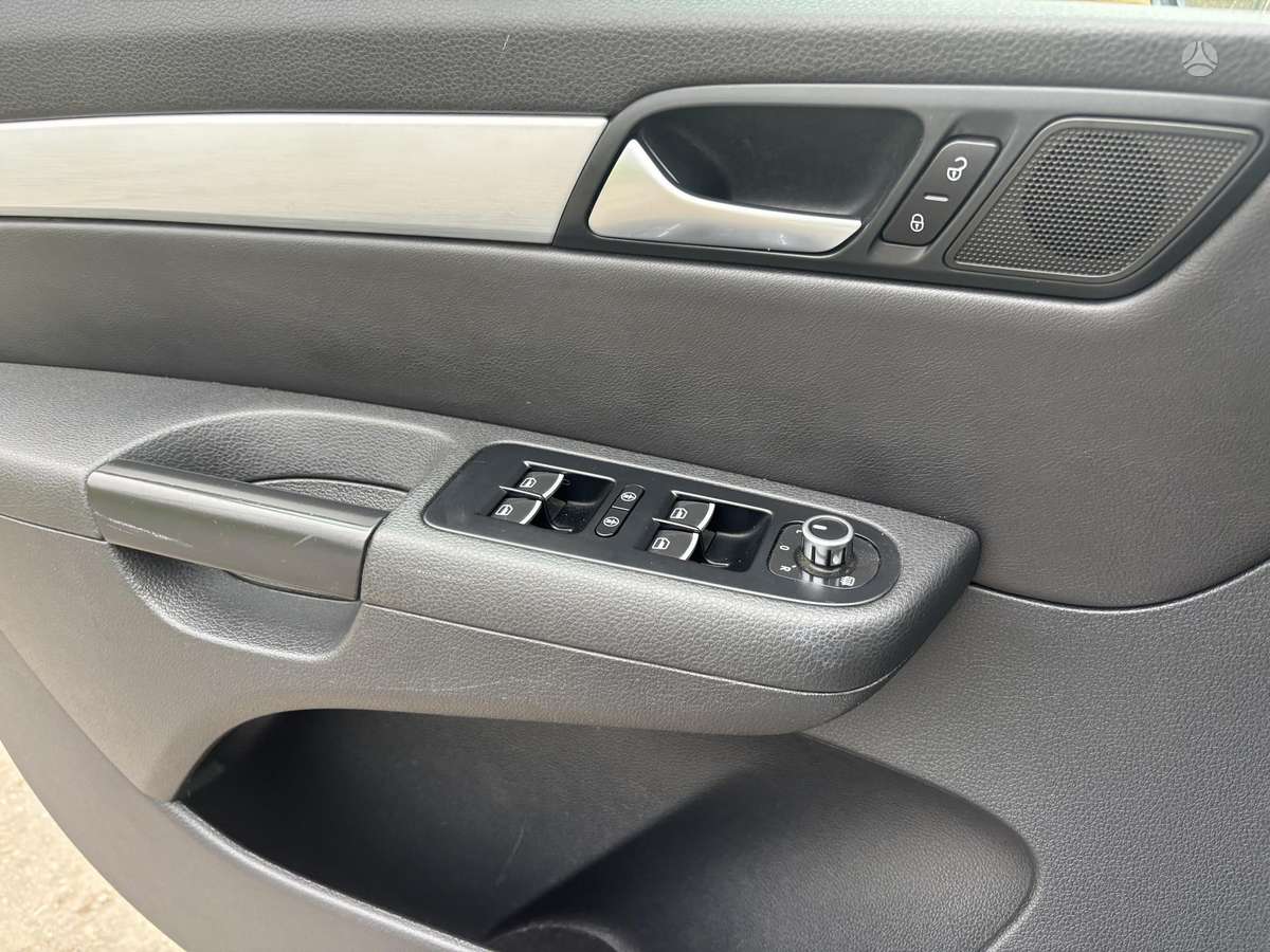 Volkswagen Sharan 2011 — photo 20