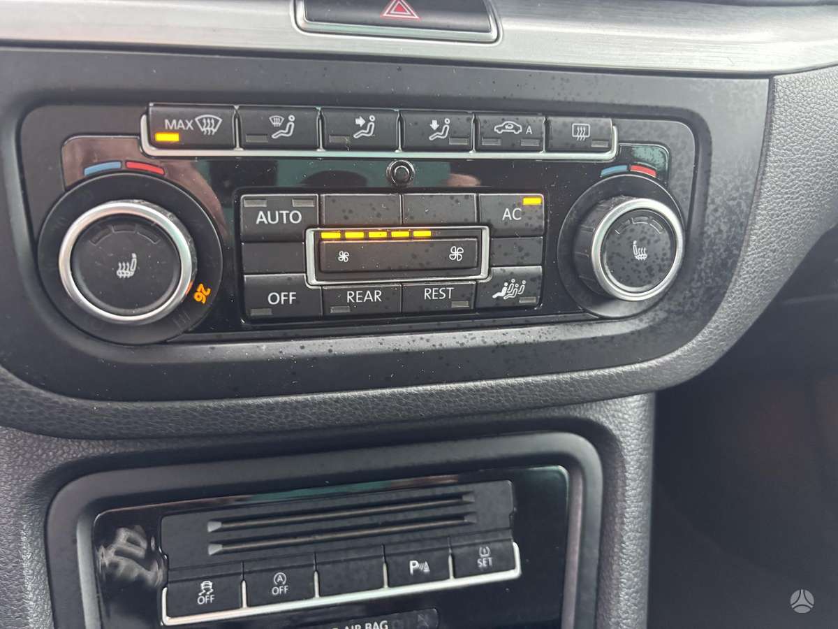 Volkswagen Sharan 2011 — photo 21