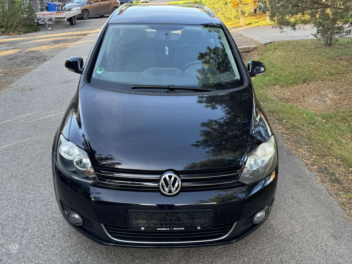 Volkswagen Golf 2010 — rear view