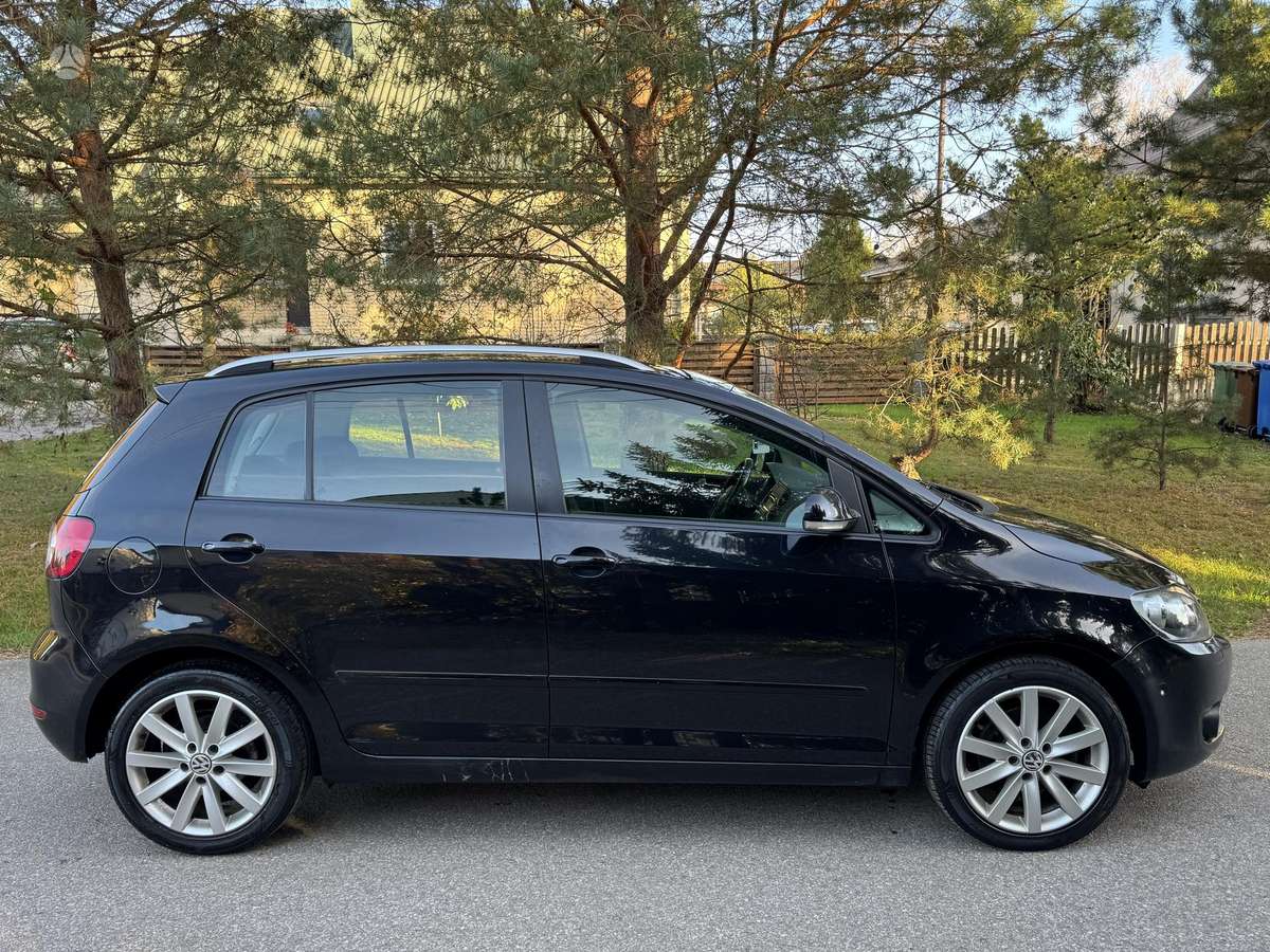 Volkswagen Golf 2010 — engine 1390 cm³, 122 HP (90kW)