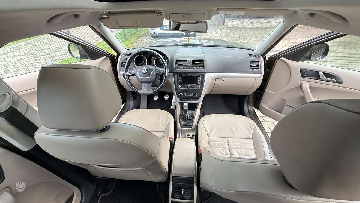Skoda Yeti 2010 — interior